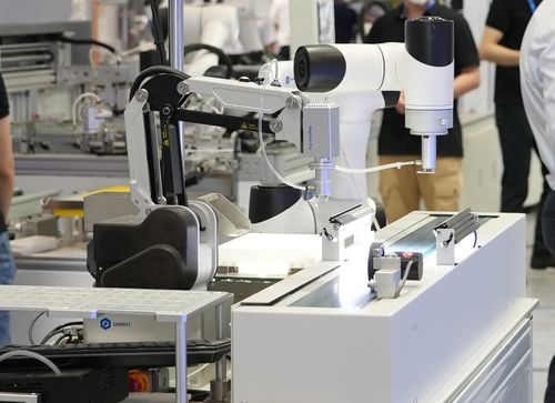 越疆科技協作機器人全產品矩陣展示及全行業應用方案演示圓滿收官，引領網絡工程新突破